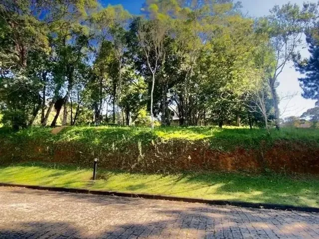 Terreno à venda, no bairro Santa Cândida em Curitiba