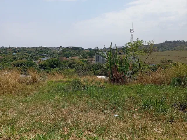 Terreno com 366m², à venda, no bairro Nova Jaguariúna III em Jaguariúna