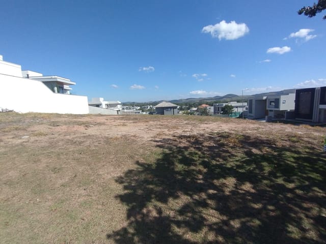 Terreno com 600m², à venda, no bairro Colinas do Paratehy em São José dos Campos
