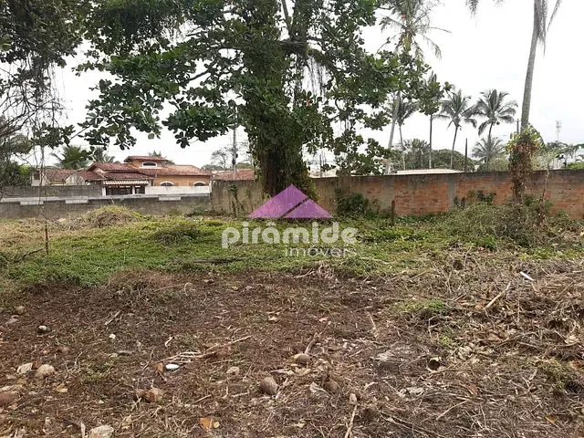 Terreno com 1700m², à venda, no bairro Praia das Palmeiras em Caraguatatuba