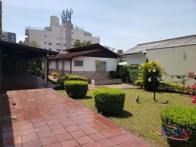 Terreno à venda, no bairro Ahú em Curitiba