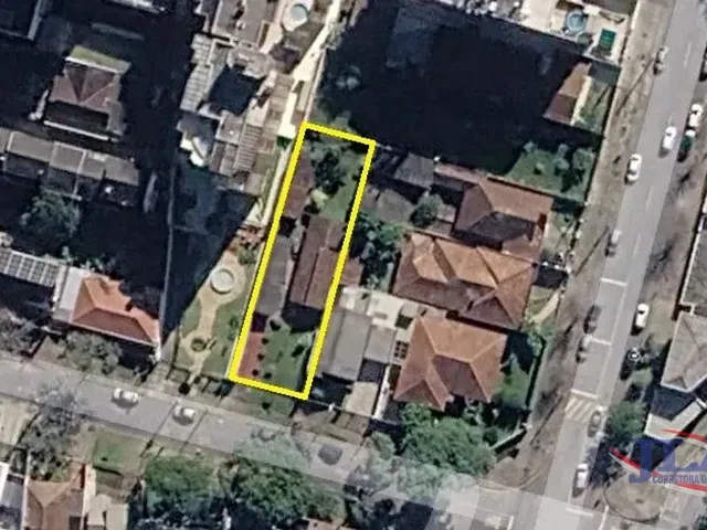 Terreno à venda, no bairro Ahú em Curitiba