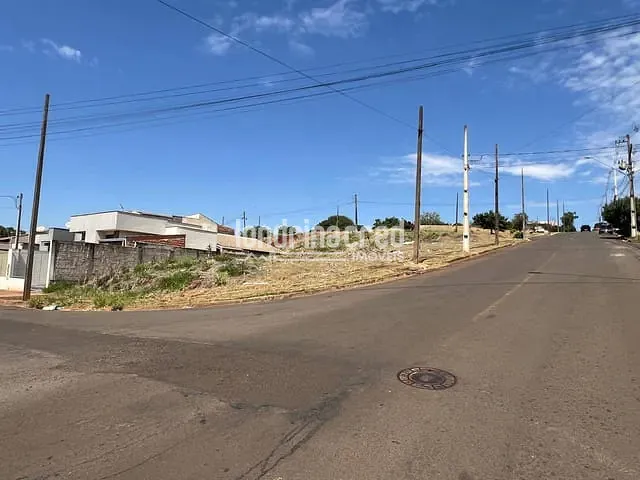 Terreno com 632m², à venda, no bairro Colinas em Londrina