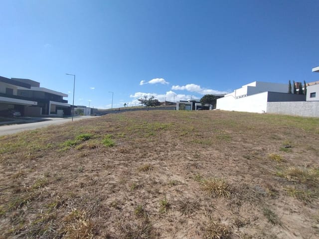 Terreno com 600m², à venda, no bairro Colinas do Paratehy em São José dos Campos