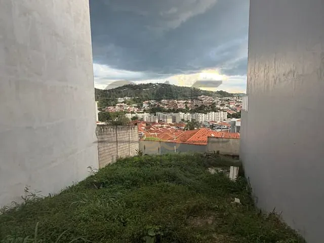 Terreno com 228m², à venda, no bairro Parque Rodrigues em Amparo