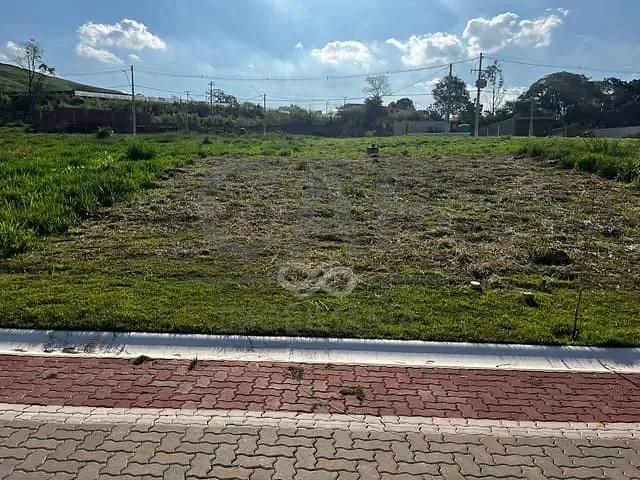 Terreno com 143m², à venda, no bairro Martírio em Amparo