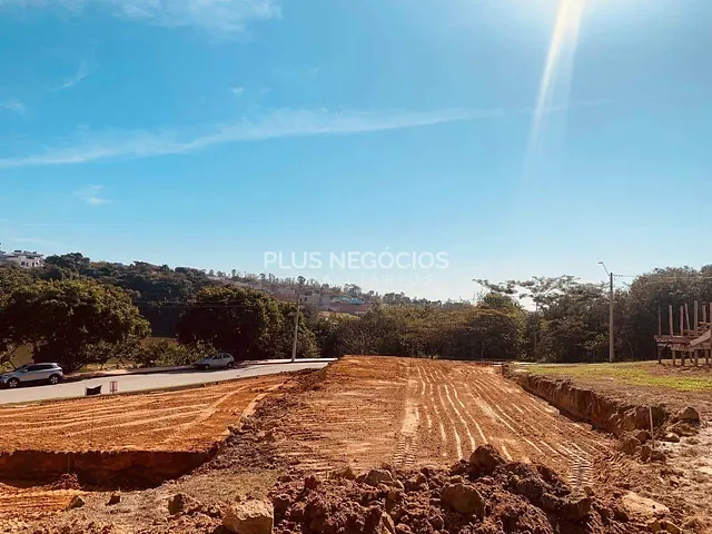 Terreno com 379m², à venda, no bairro Wanel Ville em Sorocaba