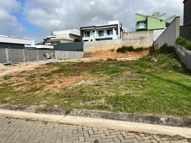 Terreno com 700m², à venda, no bairro Condomínio Reserva do Paratehy em São José dos Campos