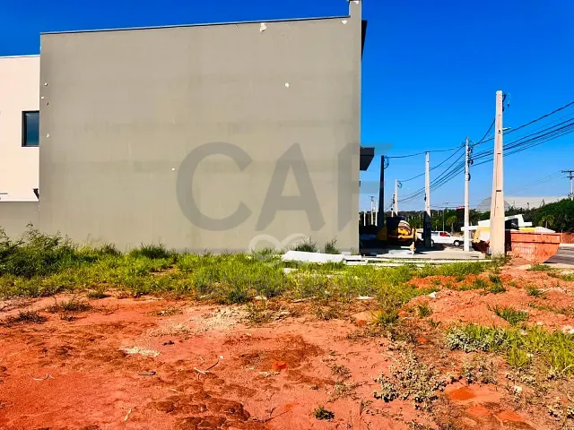 Terreno com 540m², à venda, no bairro Centro em Holambra