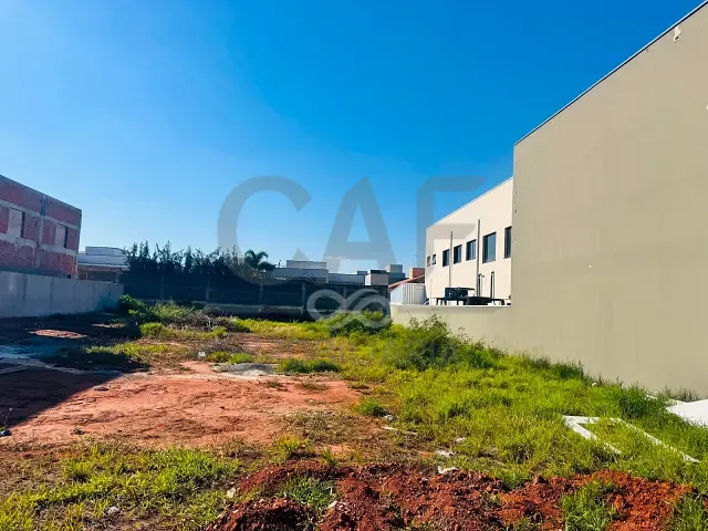 Terreno com 540m², à venda, no bairro Centro em Holambra