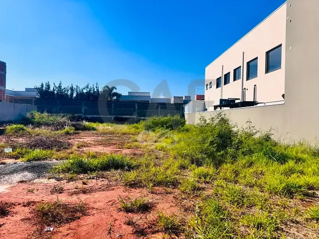 Terreno com 540m², à venda, no bairro Centro em Holambra