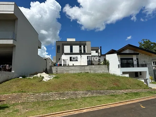 Terreno com 302m², à venda, no bairro Colônia Dona Luíza em Ponta Grossa