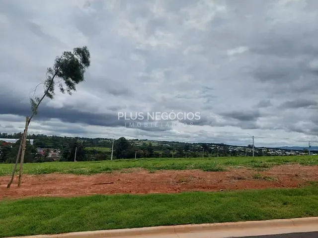 Terreno com 332m², à venda, no bairro Alphaville Nova Esplanada em Votorantim