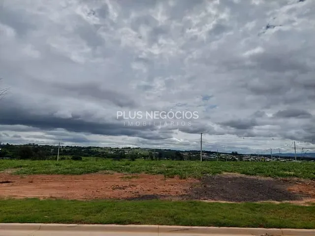 Terreno com 332m², à venda, no bairro Alphaville Nova Esplanada em Votorantim