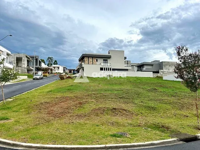 Terreno com 411m², à venda, no bairro Orfãs em Ponta Grossa