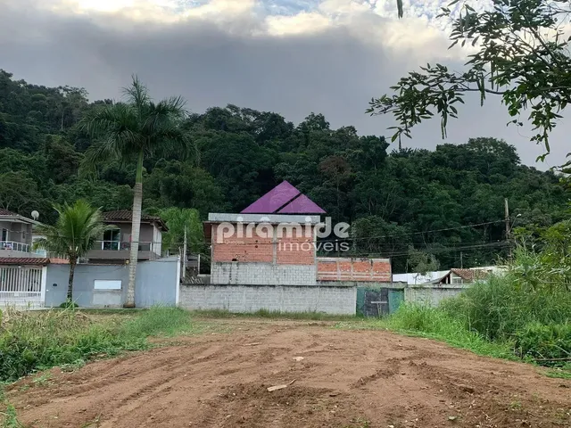 Terreno com 360m², à venda, no bairro massaguaçu em Caraguatatuba