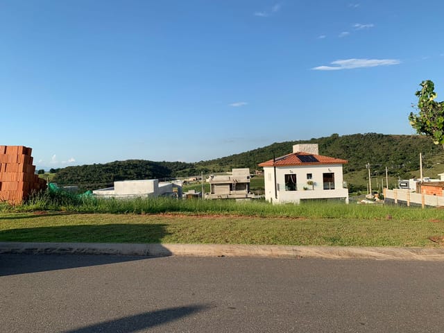 Terreno com 307m², à venda, no bairro Jardim Marlene Miranda em Taubaté