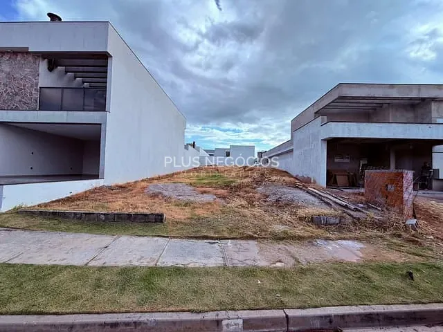 Terreno com 330m², à venda, no bairro Jardim Emília em Sorocaba