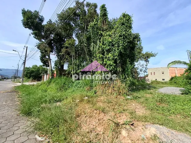 Terreno com 490m², à venda, no bairro Jardim das Gaivotas em Caraguatatuba