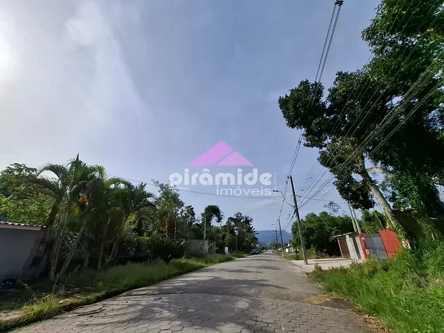 Terreno com 490m², à venda, no bairro Jardim das Gaivotas em Caraguatatuba