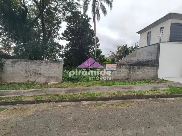 Terreno com 360m², à venda, no bairro Martim de Sá em Caraguatatuba
