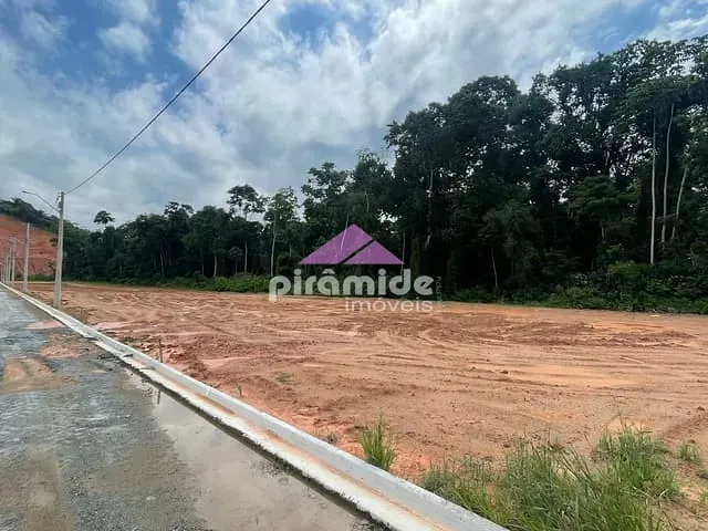 Terreno com 450m², à venda, no bairro Portão Vermelho em Paraty