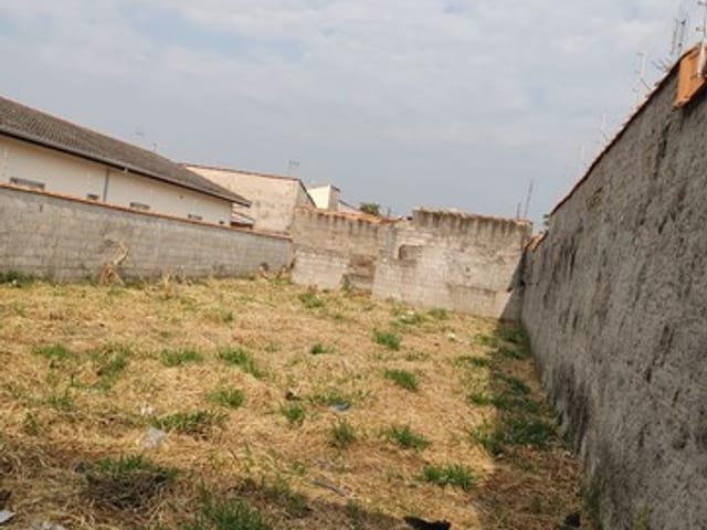 Terreno com 300m², à venda, no bairro Jardim Ana Rosa em Taubaté
