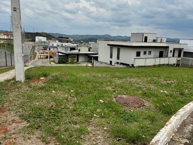 Terreno com 256m², à venda, no bairro Lotamento Floresta em São José dos Campos