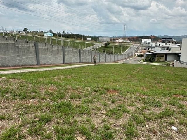 Terreno com 256m², à venda, no bairro Lotamento Floresta em São José dos Campos