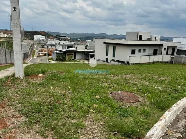 Terreno com 256m², à venda, no bairro Lotamento Floresta em São José dos Campos