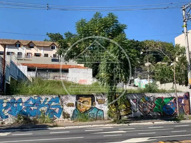 Terreno com 900m², à venda, no bairro Morumbi em São Paulo