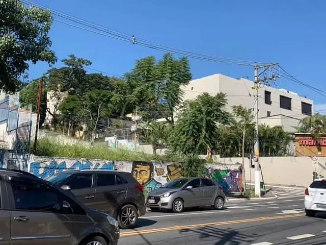 Terreno com 900m², à venda, no bairro Morumbi em São Paulo