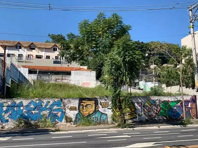 Terreno com 900m², à venda, no bairro Morumbi em São Paulo