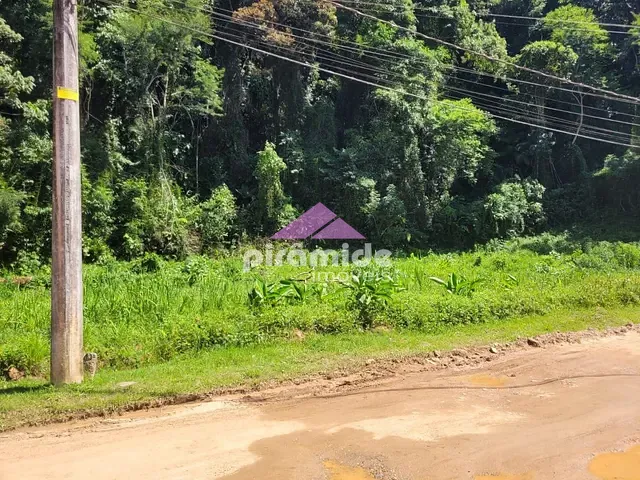 Terreno com 484m², à venda, no bairro Cocanha em Caraguatatuba