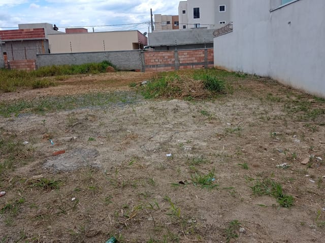 Terreno com 176m², à venda, no bairro Loteamento Residencial e Comercial Flamboyant em Pindamonhangaba