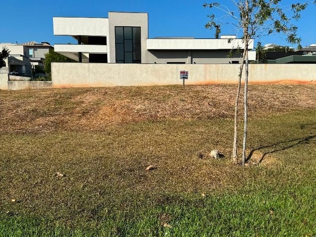 Terreno com 663m², à venda, no bairro Condomínio Residencial Colinas do Paratehy em São José dos Campos