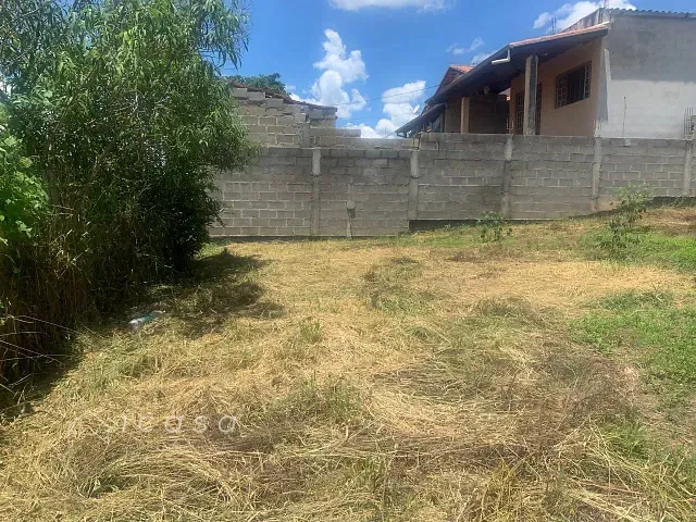 Terreno com 415m², à venda, no bairro Vila Favorino em Caçapava