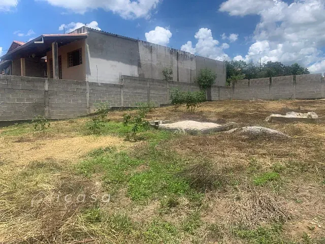 Terreno com 415m², à venda, no bairro Vila Favorino em Caçapava