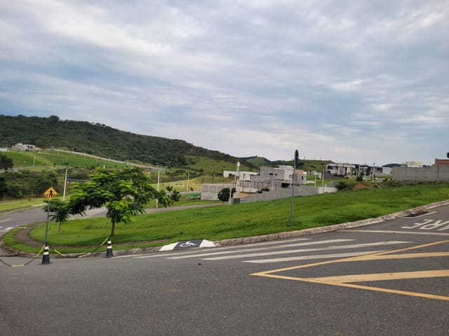 Terreno com 450m², à venda, no bairro Jardim Marlene Miranda em Taubaté