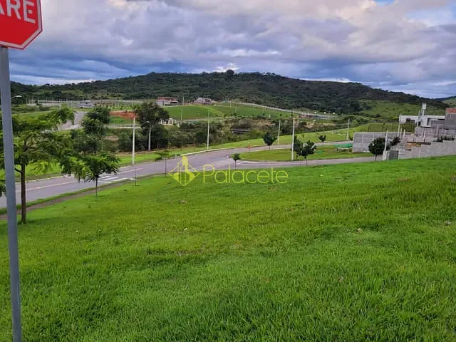 Terreno com 450m², à venda, no bairro Jardim Marlene Miranda em Taubaté