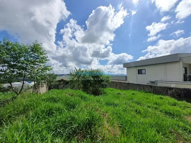 Terreno com 450m², à venda, no bairro Condomínio Residencial Jaguary em São José dos Campos