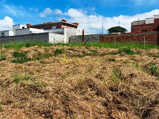 Terreno com 330m², à venda, no bairro Loteamento Residencial e Comercial Flamboyant em Pindamonhangaba