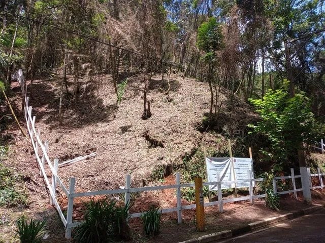 Terreno com 1000m², à venda, no bairro Alto Do Capivari em Campos do Jordão