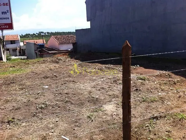 Terreno com 587m², à venda, no bairro Residencial Mombaça em Pindamonhangaba