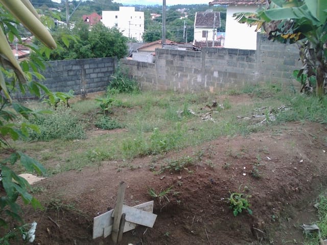 Terreno com 250m², à venda, no bairro Residencial e Comercial Cidade Jardim em Pindamonhangaba