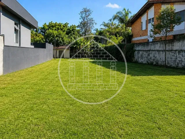 Terreno com 647m², à venda, no bairro Interlagos em São Paulo