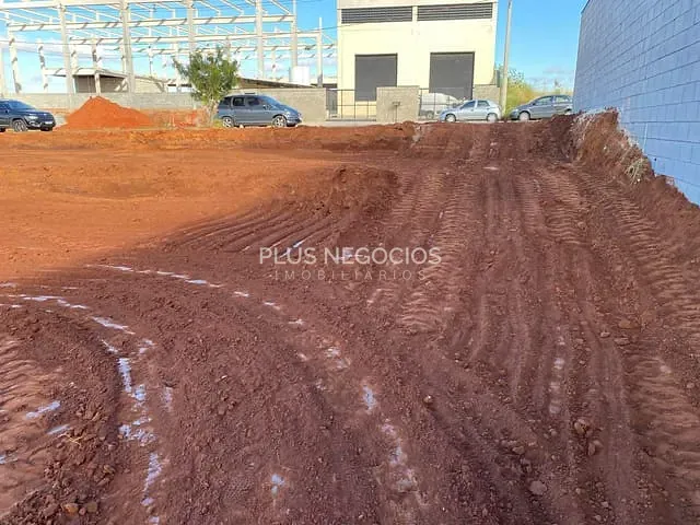 Terreno com 1337m², à venda, no bairro Parque Industrial Prestes (Éden) em Sorocaba
