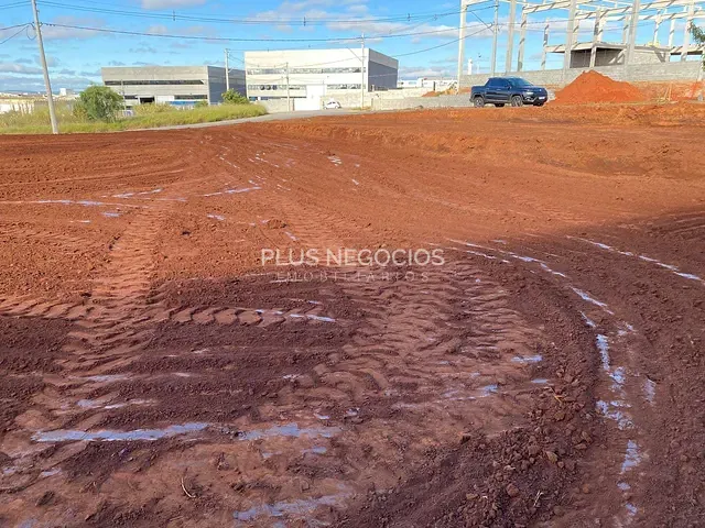 Terreno com 1337m², à venda, no bairro Parque Industrial Prestes (Éden) em Sorocaba
