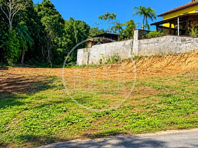 Terreno com 800m², à venda, no bairro Fazenda da Ilha em Embu-Guaçu
