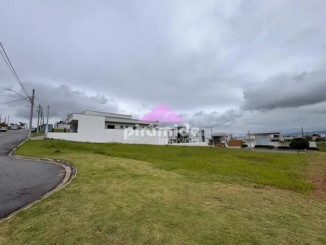 Terreno com 360m², à venda, no bairro Santa Mônica em Caçapava